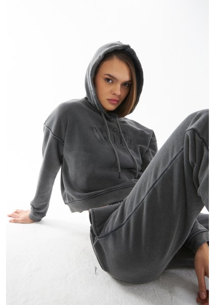 Kadın/kapüşonlu /uzun Kol /yıkama Efektli /ön Aplike Nakışlı /crop Sweatshirt modelleri
