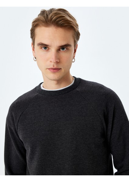 Dikiş Detaylı Pamuk Karışımlı Uzun Kollu Bisiklet Yaka Basic Sweatshirt