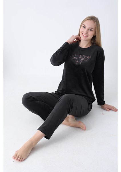 Kadife Yazı Detaylı Pijama Takımı fırsatları