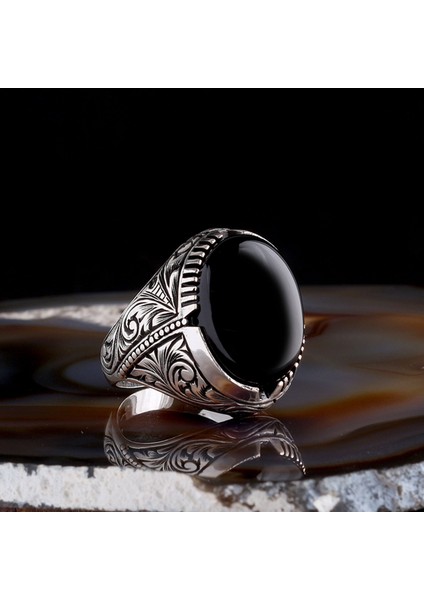 Onix Taşlı Kalem Işleme Desenli 925 Ayar Gümüş Erkek Yüzük