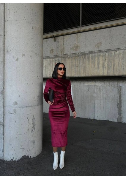 Kadın Uzun Kollu Yarım Balıkçı Yaka Büzgü Detay Kadife Kumaş Elbise indirimleri