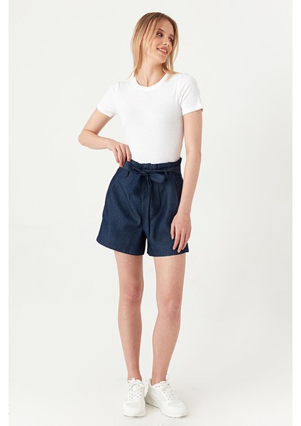 Kadın Mavi Kemerli Mini Denim Şort