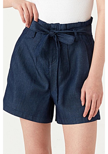Kadın Mavi Kemerli Mini Denim Şort
