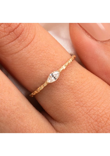 Altın Yüzük - Altın Yüzük - Swarovski Taşlı Minimal Tasarım Gündelik Tektaş 14 Ayar Altın Yüzük