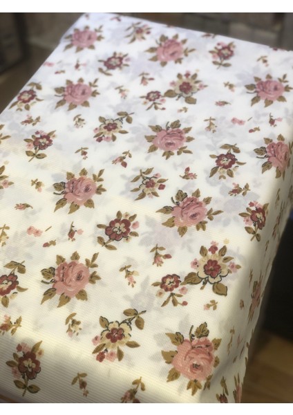Leke Tutmaz 140 x 140 cm Raşel Biyeli Masa Örtüsü Çiçekler
