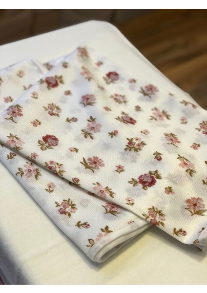 Raşel Leke Tutmaz 140 x 140 cm Biyeli Masa Örtüsü Pudra Kırçiçeği
