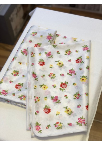 Raşel Leke Tutmaz 140 x 140 cm Biyeli Masa Örtüsü Sarı Kırçiçeği
