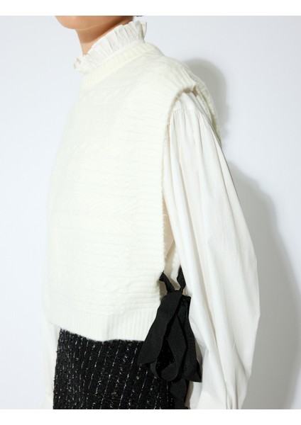 x Sibil Çetinkaya - Yanları Bağlama Detaylı Dokulu Yuvarlak Yaka Örgü Süveter indirimleri