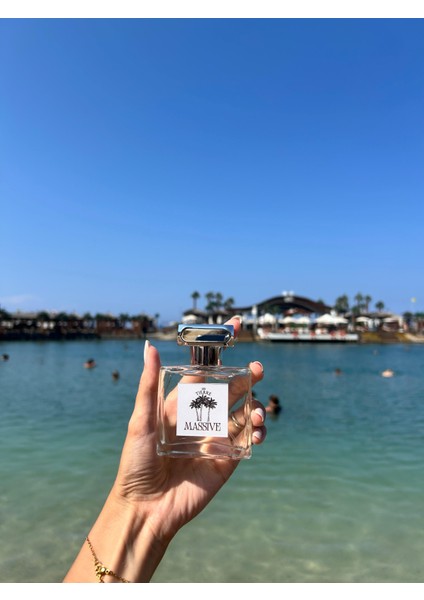 Pink Light (Brberry Her) Kırmızı Meyve, Beyaz Çiçek ve Misk Temalı Pudramsı Kadın Parfümü 50 ml