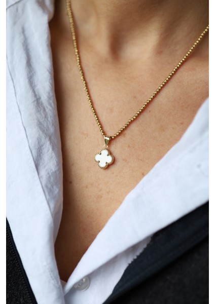 14 Ayar Altın Beyaz Taşlı Yonca Kolye Ucu