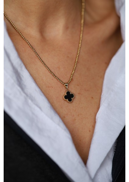 14 Ayar Altın Siyah Taşlı Yonca Kolye Ucu