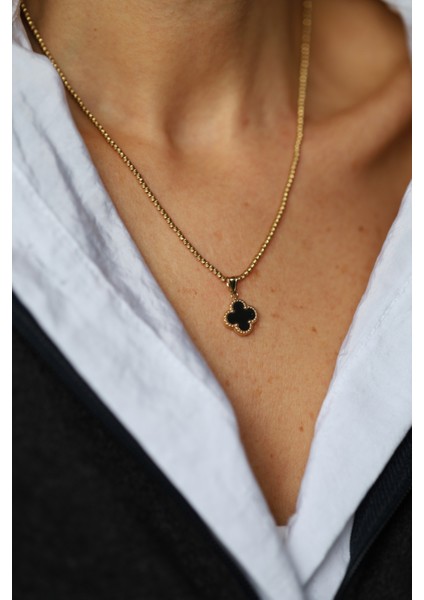 14 Ayar Altın Siyah Taşlı Yonca Kolye Ucu fırsatları