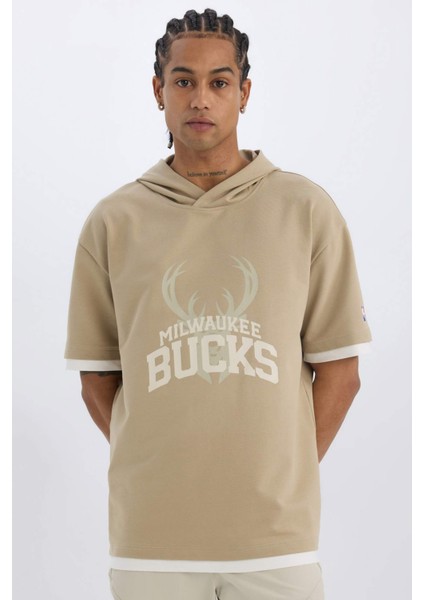 DefactoFit NBA Milwaukee Bucks Oversize Geniş Kalıp Kapüşonlu Sporcu Kısa Kollu Tişört D6708AX25SP