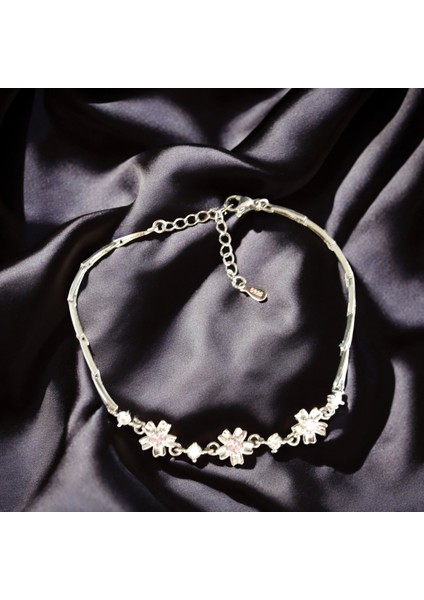 Çiçek Detaylı Gümüş Rengi Zarif Bileklik