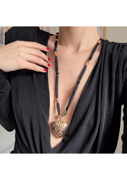 Marka Siyah İpli Kalp Kolye