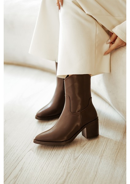 Kadın Fermuarlı Sivri Burun Kalın Topuklu Bot Tasim Kahve