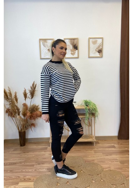 Siyah Slim Fit Lazer Kesim Yırtık Detaylı Jean