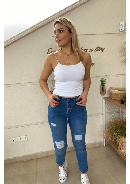 Mavi Beden Yırtık Detaylı Mom Jean fiyatları