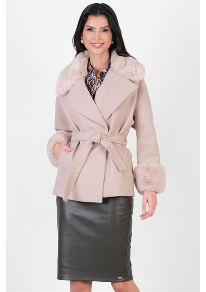 Crispolto Kruvaze Yakası Kolları Kürklü Kaban Bej modelleri