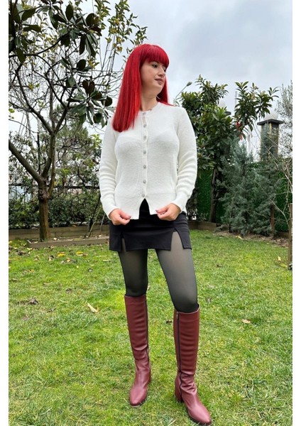 Taş Düğme Detaylı Beyaz Hırka