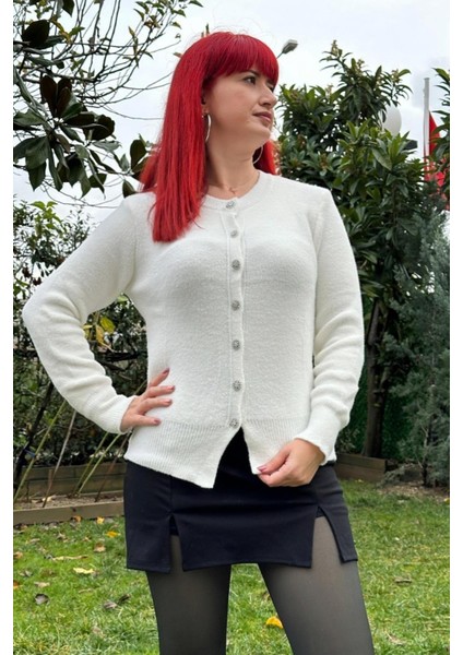 Taş Düğme Detaylı Beyaz Hırka fiyatları