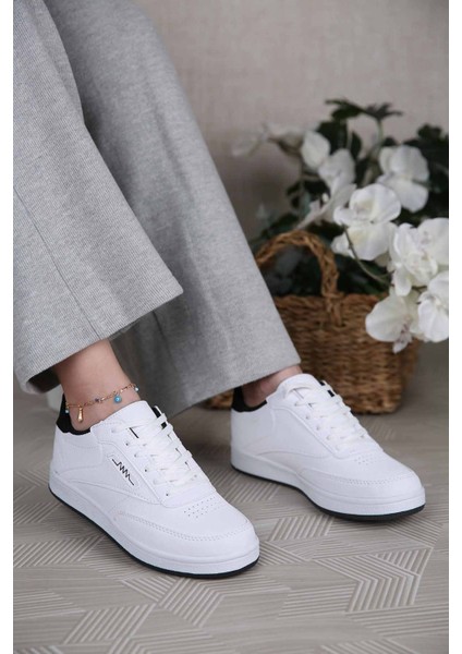 Kadın Bağcıklı Spor Ayakkabı BEYAZ SİYAH