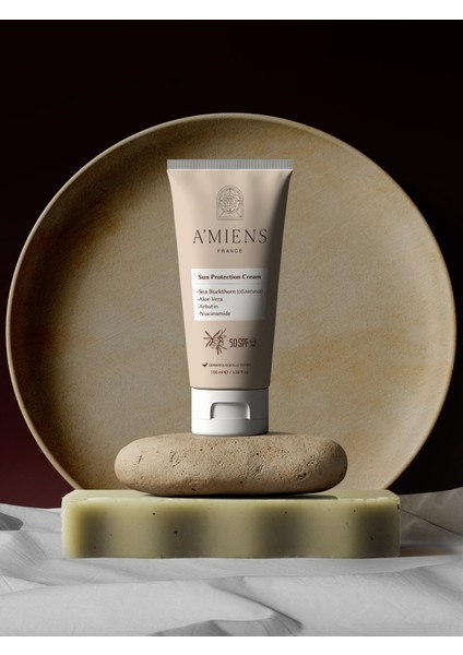 Yüksek Koruyucu Leke Karşıtı +50 SPF Güneş Kremi