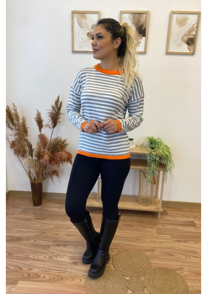 Çizgili Yuvarlak Yaka Triko Bluz