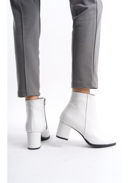 Kadın Beyaz Cilt Düz Topuklu Kısa Bot indirimleri