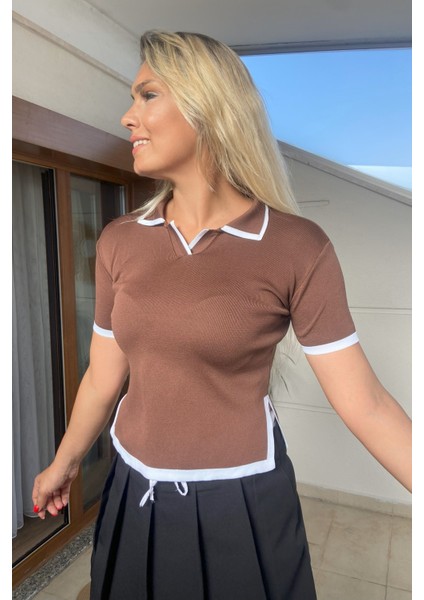 Polo Yaka Yırtmaçlı Kısa Triko Bluz