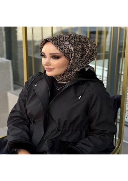 Kadın Kapüşonlu Payet Işleme Detaylı Kap Mont