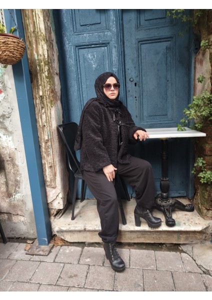 Deri Bağcıklı Siyah Buklet Kaban