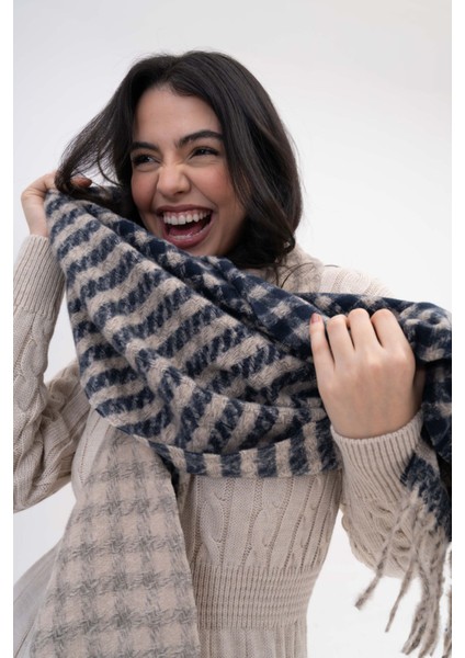 Kare Desenli Püsküllü Kaşmir %100 Viscose Lacivert Bej Şal fırsatları