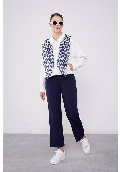 Lacivert Ekleme Tasarımlı Düz Paça Pantolon modelleri