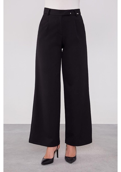 Siyah Gizli Düğmeli Kumaş Pantolon