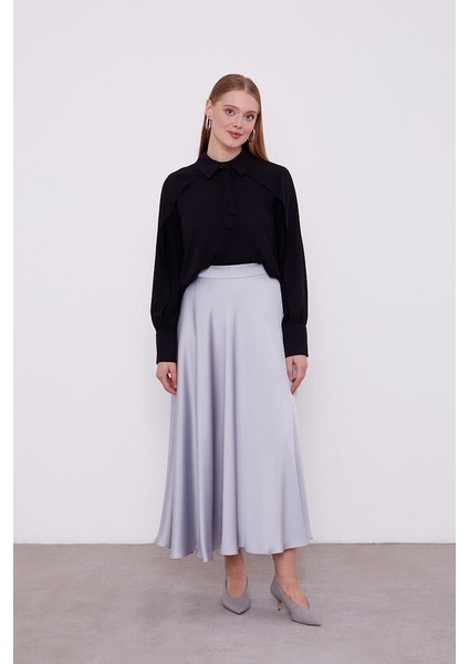 Siyah Yaka Taş Detaylı Bluz