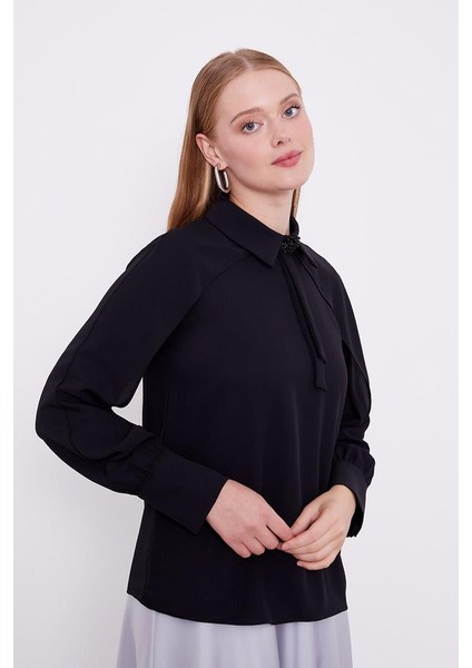 Siyah Yaka Taş Detaylı Bluz modelleri