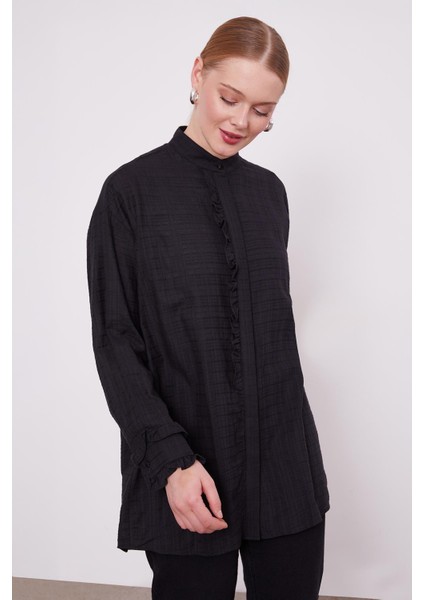 Siyah Patı Fırfırlı Gömlek