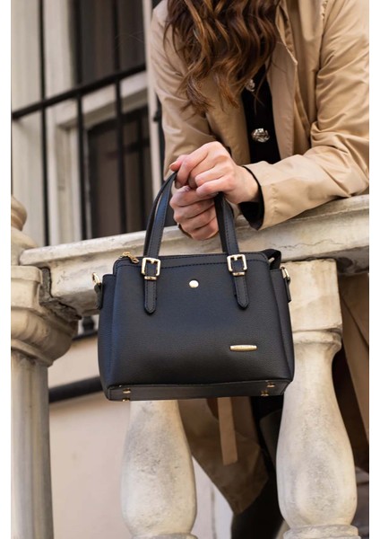 Kadın Uzun Askılı 4 Bölmeli Gold Aksesuarlı Sade Şık Omuz ve El Çantası