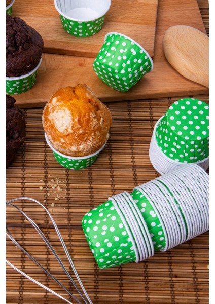 Yeşil Puantiyeli 50'li Kek Kalıbı Fırında Dağılmayan 7 x 3.5 cm Muffin Kalıbı Cupcake Stand Kapsülü fiyatları