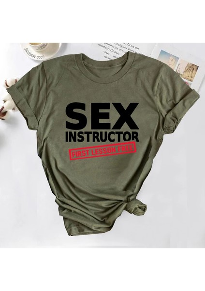 Seks Eğitmen Ilk Ders Ücretsiz T Shirt Erkekler Yetişkin Humour Serin Şaka T-Shirt Erkek Komi