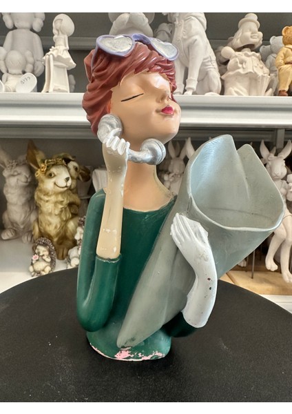 Telefonlu Buket Tutan Kız Dekoratif Polyester Obje, Saksı, Vazo