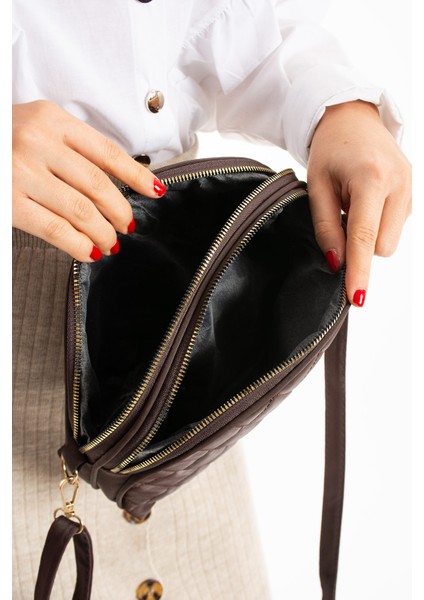 Kadın Iki Gözlü Kapitone Çapraz Askılı Omuz Çantası indirimleri