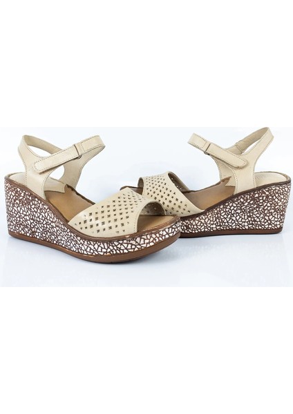 Kadın Bej Deri Dolgu Topuklu Sandalet fırsatları