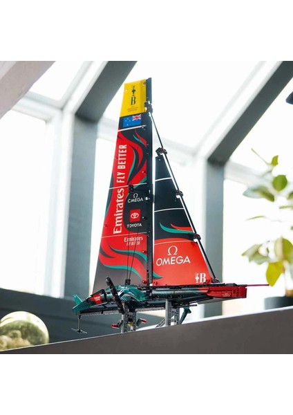LEGO Technic Emirates Team New Zealand AC75 Yat 42174