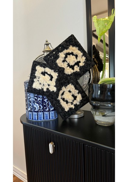 Üç Dansçı indirimleri