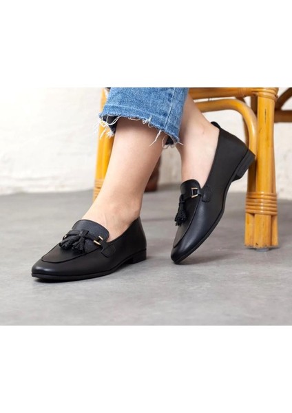 24023025Y Kadın Hakiki Deri Püsküllü Loafer Ayakkabı