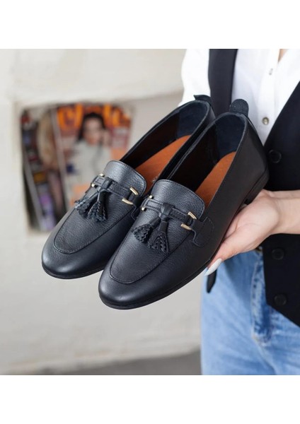 24023025Y Kadın Hakiki Deri Püsküllü Loafer Ayakkabı fiyatları