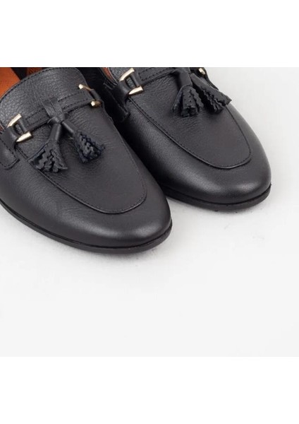 24023025Y Kadın Hakiki Deri Püsküllü Loafer Ayakkabı fırsatları