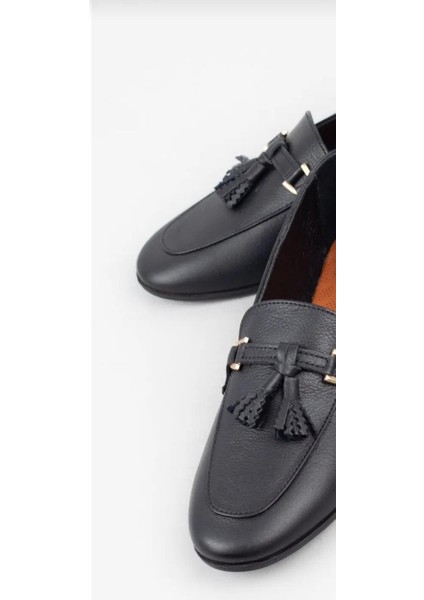 24023025Y Kadın Hakiki Deri Püsküllü Loafer Ayakkabı indirimleri